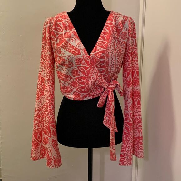 BOBBI ROCCO Bell‎ Sleeve Cropped Blouse - Picture 2 of 7